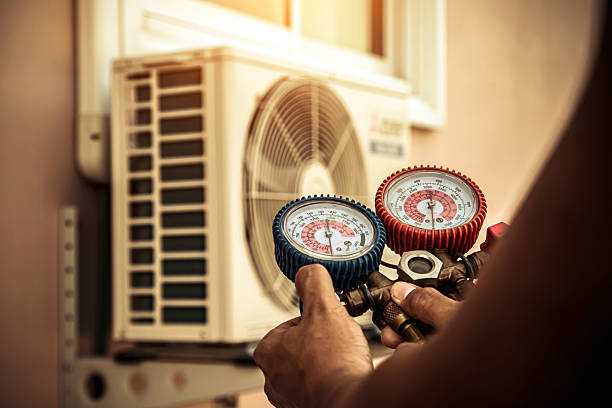 Professional Hvac technician working in Spanaway, WA